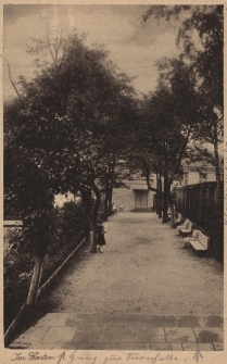 Im Garten : Liebfrauenschule der A. Schulschwestern Oppeln, Tuchmarkt