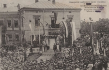 Uroczystość odsłonięcia tarczy rycerskiej w Stryju