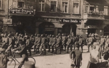 [Włoskie wojsko na ulicy Piłsudskiego w Opolu]