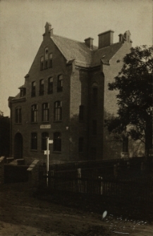 Bolk&oacute;w : stary budynek szkolny