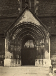 Głubczyce : brama do kościoła pw. Narodzenia Najświętszej Marii Panny