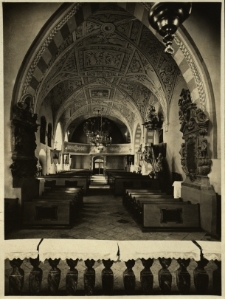 Gryf&oacute;w Śląski : wnętrze kościoła; nawa gł&oacute;wna, w głebi organy