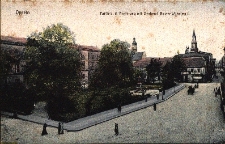 Opole : fragment ulicy Krakowskiej, po lewej gmach Rejencji Opolskiej, obok pomnik cesarza Wilhelma I