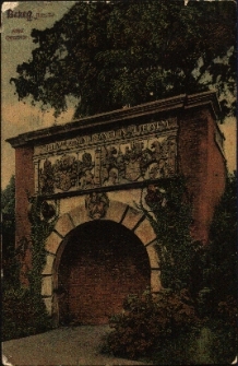 Brama Odrzańska, pozostałość po fortyfikacjach miejskich, w końcu XIX wieku przeniesiona do Parku Nadodrzańskiego