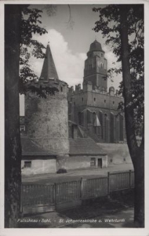 Paczk&oacute;w : Kości&oacute;ł pw. Św. Jana Apostoła i Ewangelisty oraz baszta